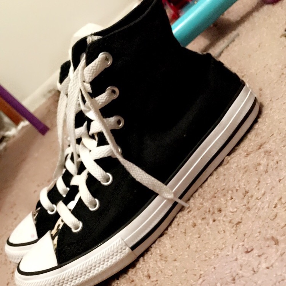 Girls converse